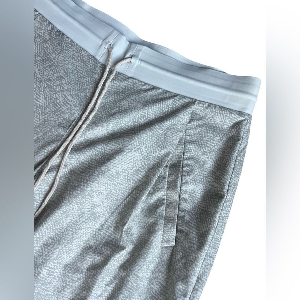 ATHLETA Venture Printed Pant Size 6 Snakeskin Jogger Travel Activewear - Picture 6 of 10